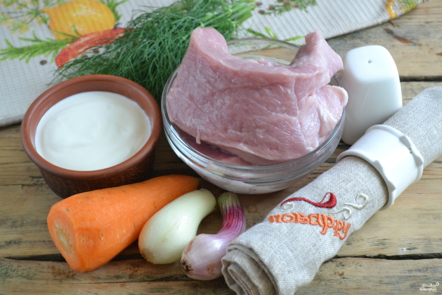 Мясо в духовке со сметаной