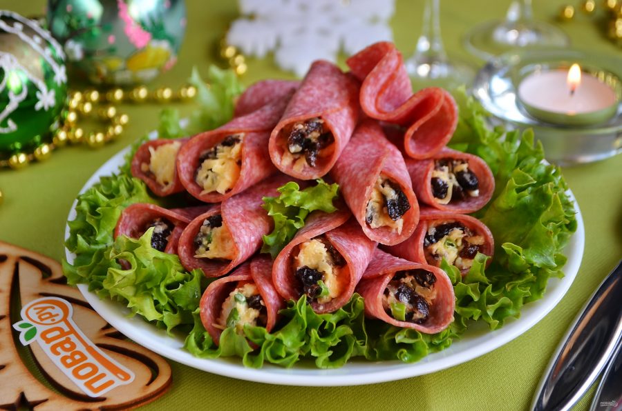 Рулетики салями с начинкой