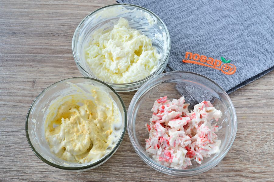 Закусочный торт с крабовой начинкой