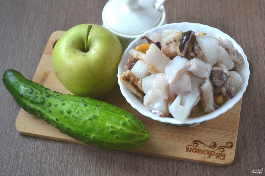 Салат "Морской коктейль" с креветками и кальмарами