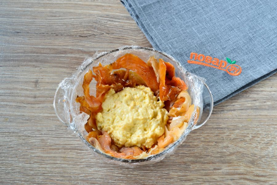 Закусочный торт с крабовой начинкой