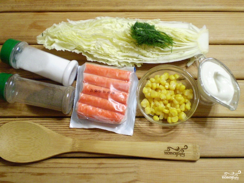 Салат с крабовыми палочками и кукурузой