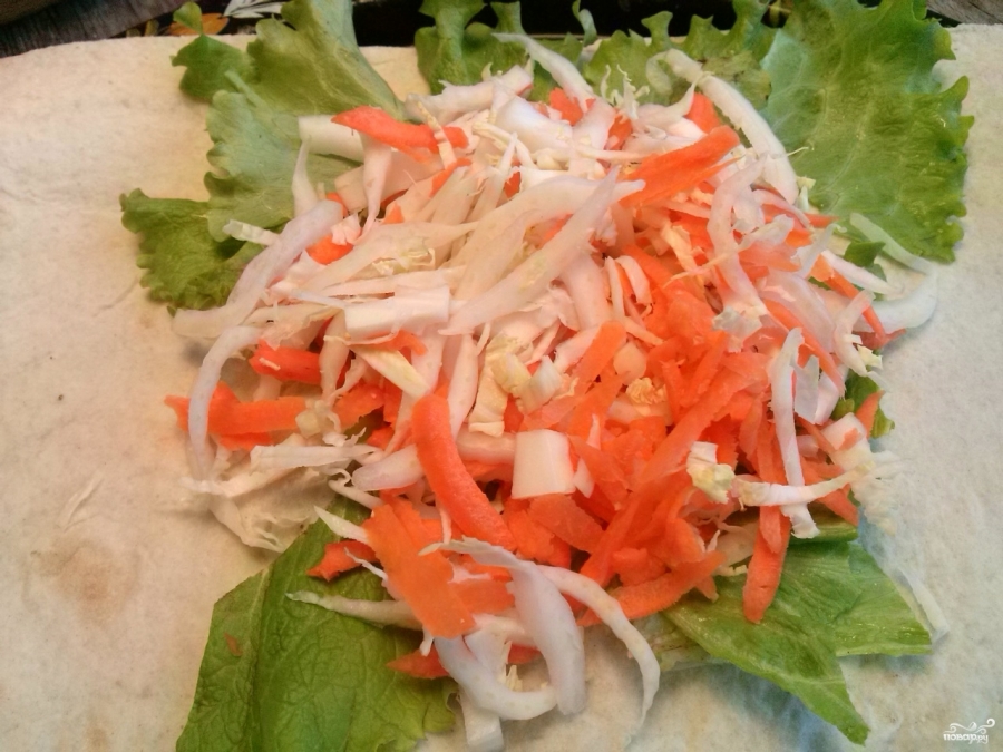 Салат в лаваше с курицей
