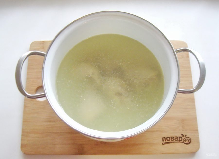 Борщ с курицей и фасолью