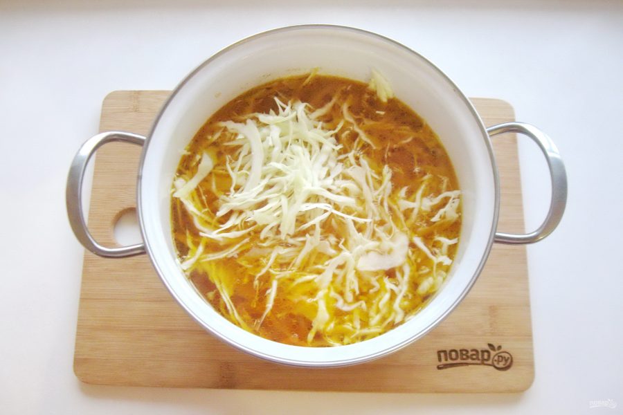 Борщ с курицей и фасолью