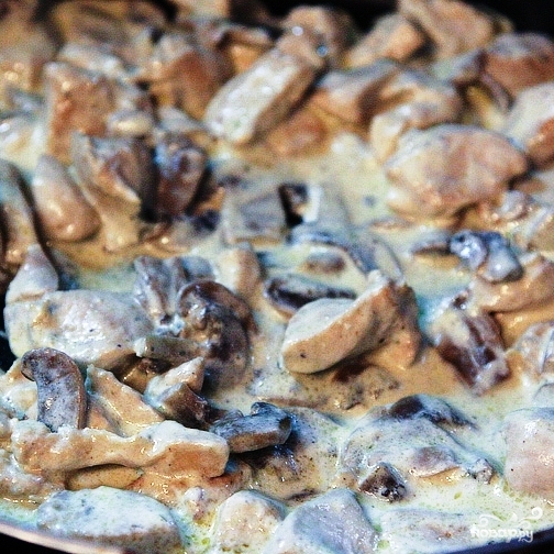 Курица с грибами в сливочном соусе