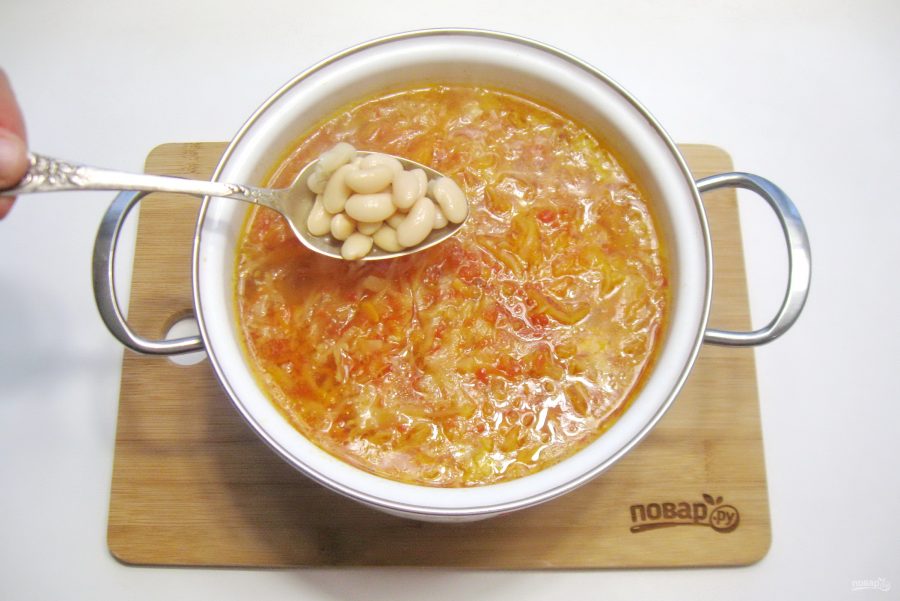 Борщ с курицей и фасолью