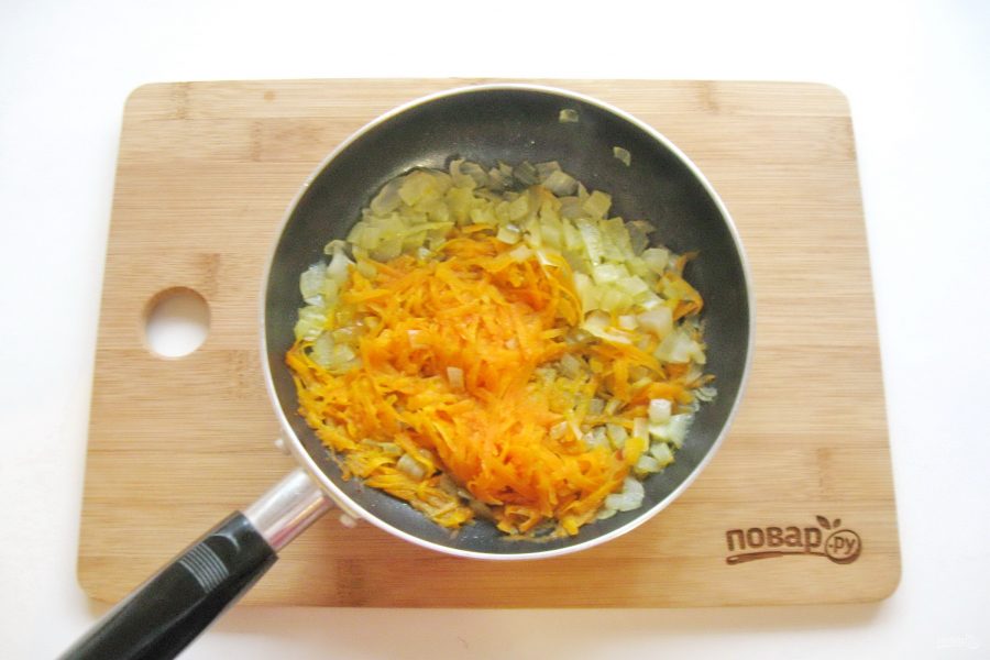 Борщ с курицей и фасолью