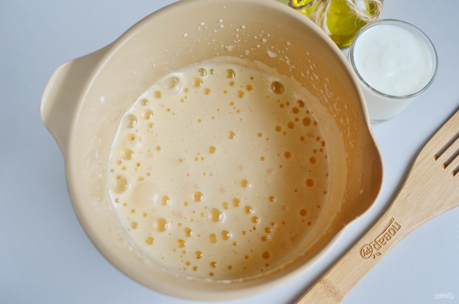 Закусочный кекс с беконом и маслинами