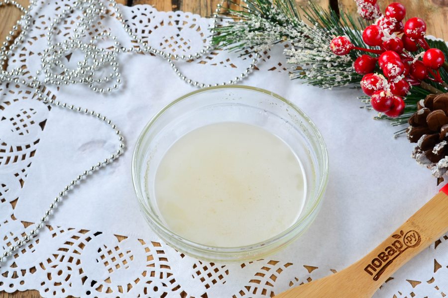 Двухцветное заливное с ветчиной и маринованными огурцами