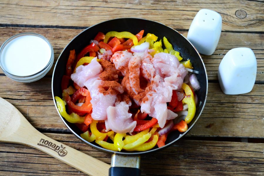 Макароны "Пенне" с курицей по-мексикански