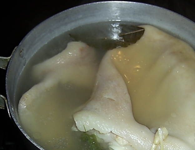 Маринованные свиные ушки