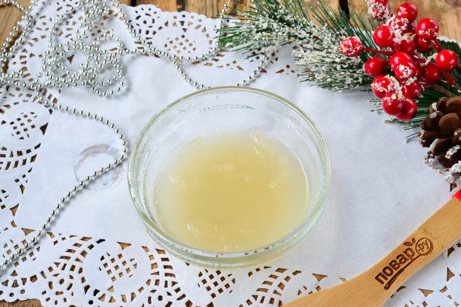 Двухцветное заливное с ветчиной и маринованными огурцами