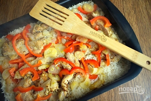Курица с рисом и овощами в фольге