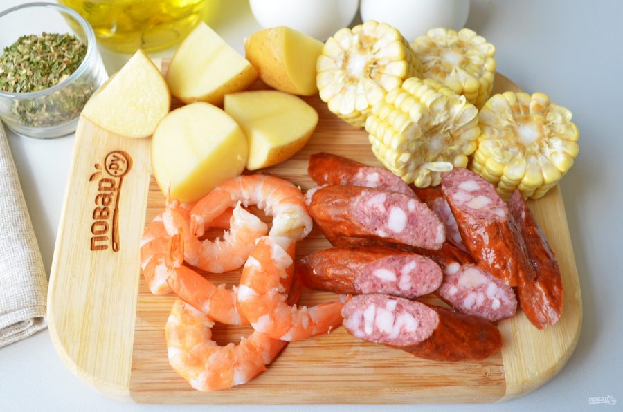Креветки с картофелем и кукурузой в фольге