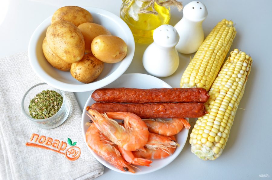 Креветки с картофелем и кукурузой в фольге