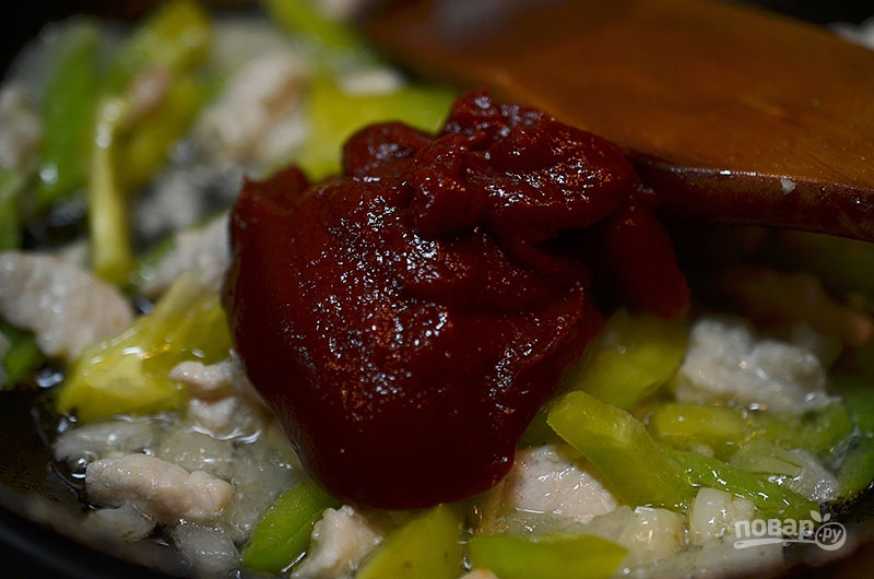 Закусочные трубочки с курицей и овощами