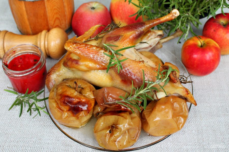 Цыпленок с яблоками