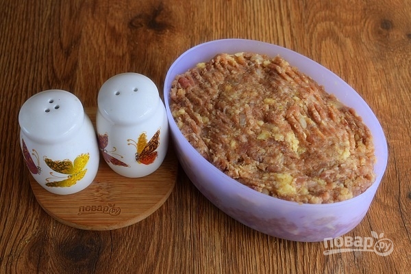 Фрикадельки под томатно-сырным соусом