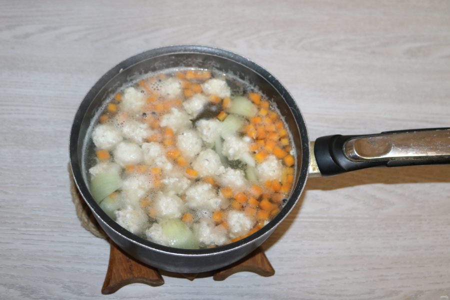 Галушки с фрикадельками