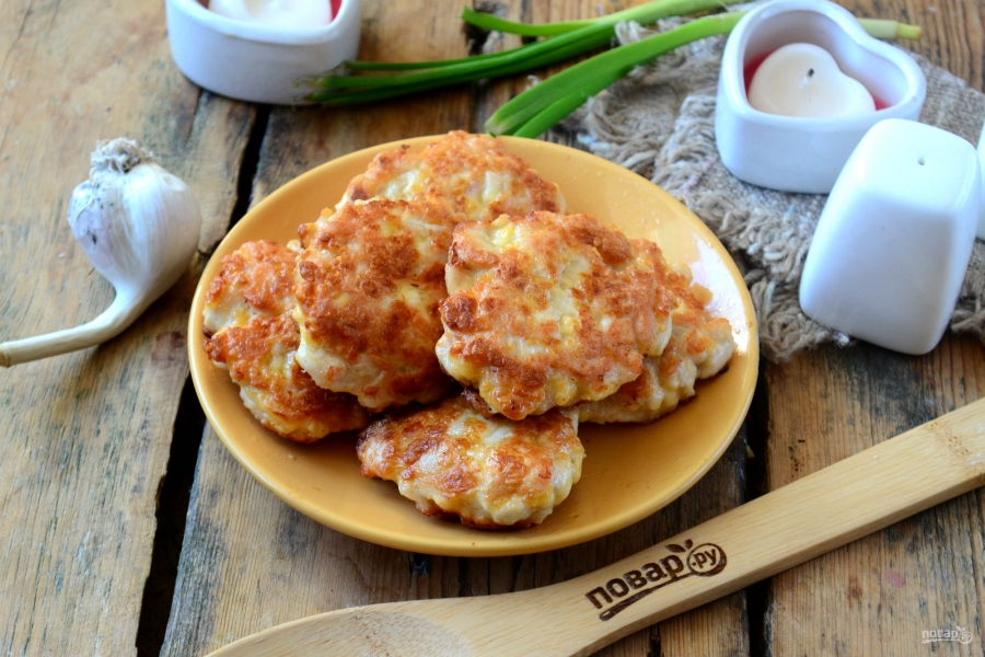 Рубленые шницели из курицы с сыром