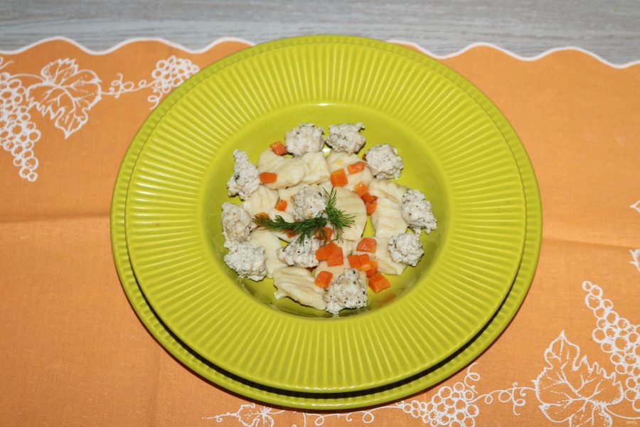 Галушки с фрикадельками