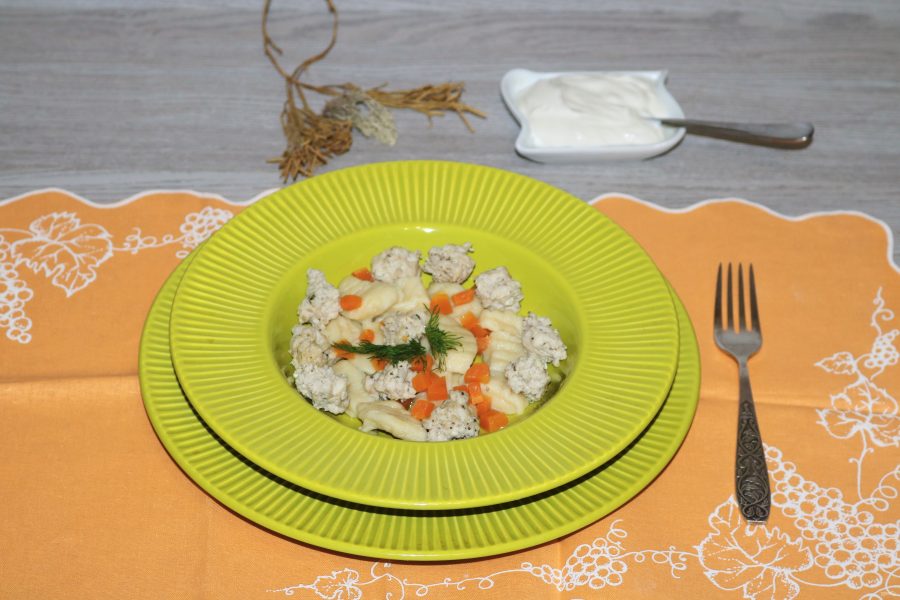 Галушки с фрикадельками