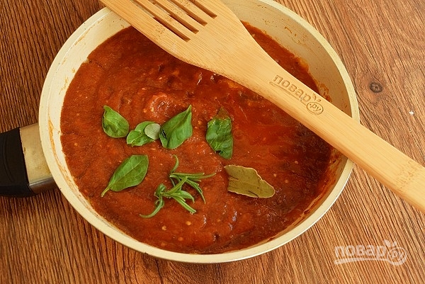 Фрикадельки под томатно-сырным соусом