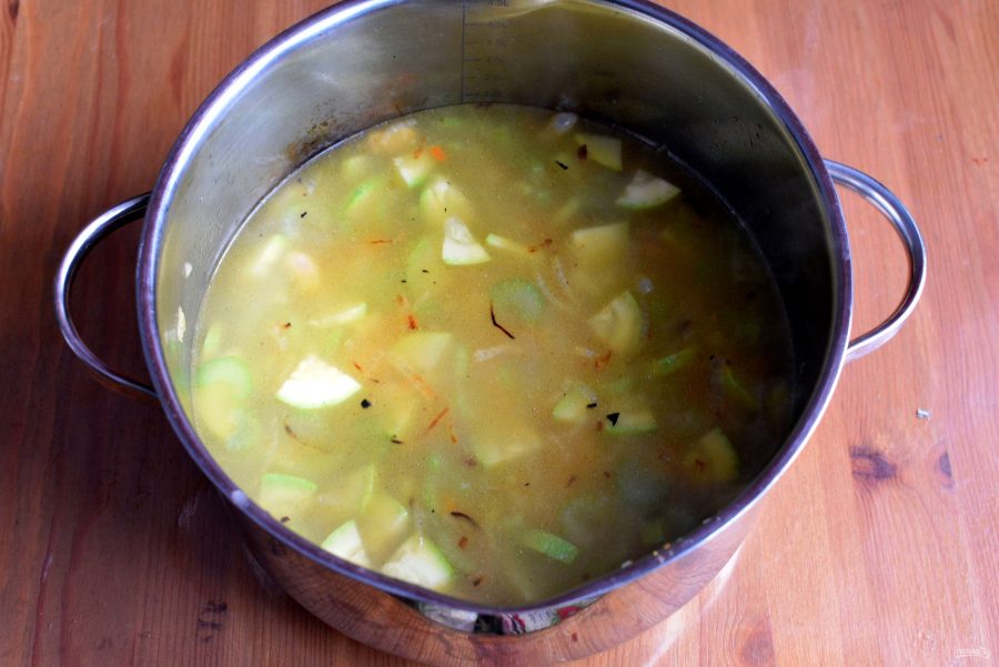 Зимний фасолевый суп с колбасками