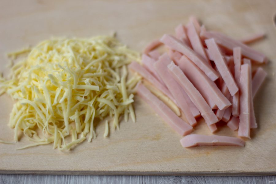 Паппарделле с ветчиной, сыром и зеленым горошком
