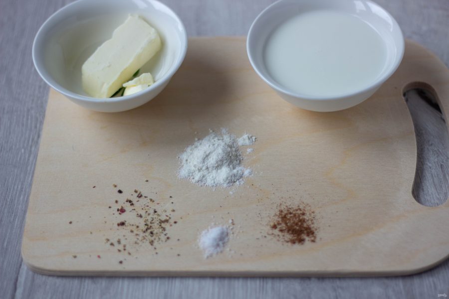 Паппарделле с ветчиной, сыром и зеленым горошком